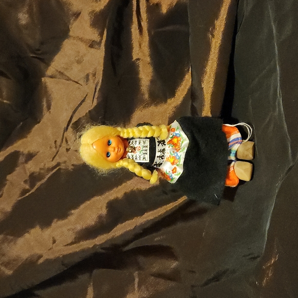 Vintage Doll from Holland wooden shoes - Picture 2 of 7